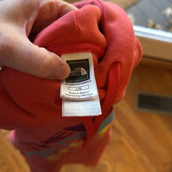 The North Face coral colored logo women’s sweatshirt size large - Picture 2 of 4